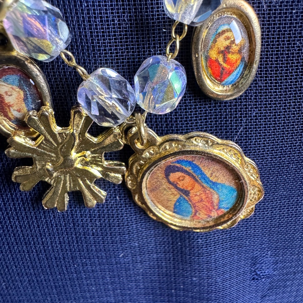 The national shrine shops nwt Elegant Gold Religious Pendant Necklace - Picture 6 of 12